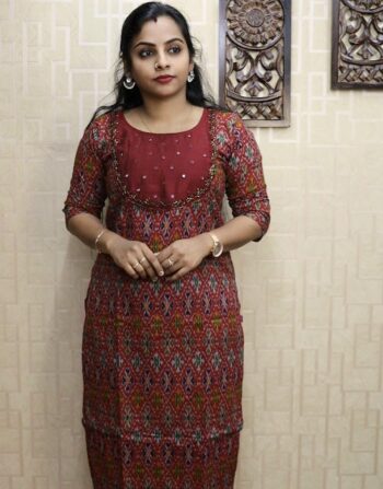 Pochampully Cotton Slitted Kurti (Meroon)