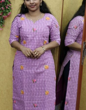 Trending Cotton Chex With Floral Print Slit Kurti (Lavender)